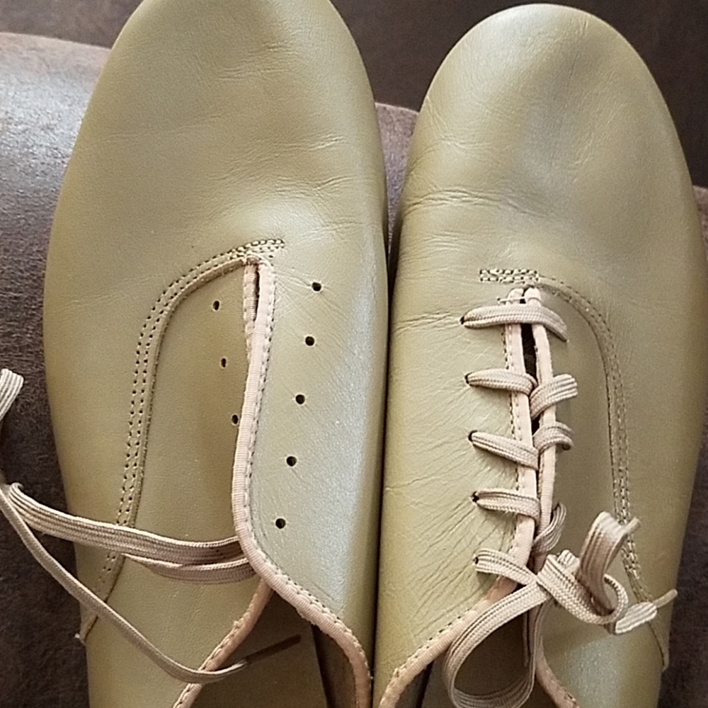 Capezio Dance Shoes Tan NWOT - Picture 2 of 7